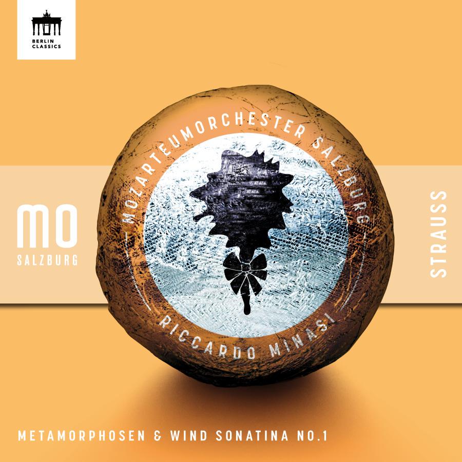 Release-Cover „Strauss: Metamorphosen & Wind Sonatina No. 1“ mit Mozarteumorchester Salzburg unter Riccardo Minasi. Grafisches Cover mit orangegelbem Hintergrund und zentraler Abbildung einer Mozartkugel; warme, klare Frontalansicht und moderne Reihenoptik.