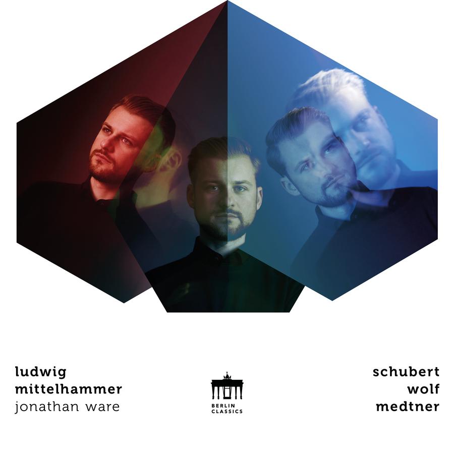 Release-Cover „Schubert – Wolf – Medtner“ von Ludwig Mittelhammer und Jonathan Ware. Grafische Gestaltung mit mehrfach überlagerten Männerporträts in farbigen Polygonflächen aus Rot, Blau und Schwarz; helle Gesamtfläche, kühle Kontraste und moderne Frontalansicht.