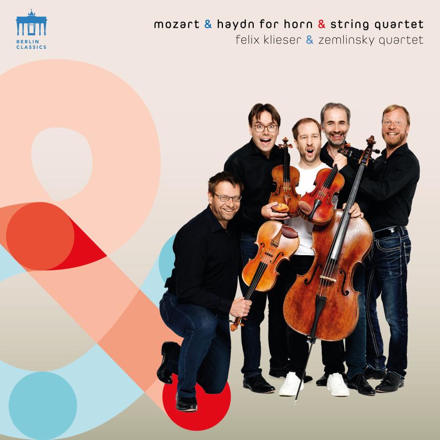 Release-Cover „Mozart & Haydn for Horn & String Quartet“ mit Hornist Felix Klieser und dem Zemlinsky Quartet. Fünf Musiker, Felix Klieser in der Mitt, mit Streichinstrumenten vor pastellfarbener grafischer Fläche; freundliche Frontalansicht, warme Akzente und lockere Ensemblewirkung.